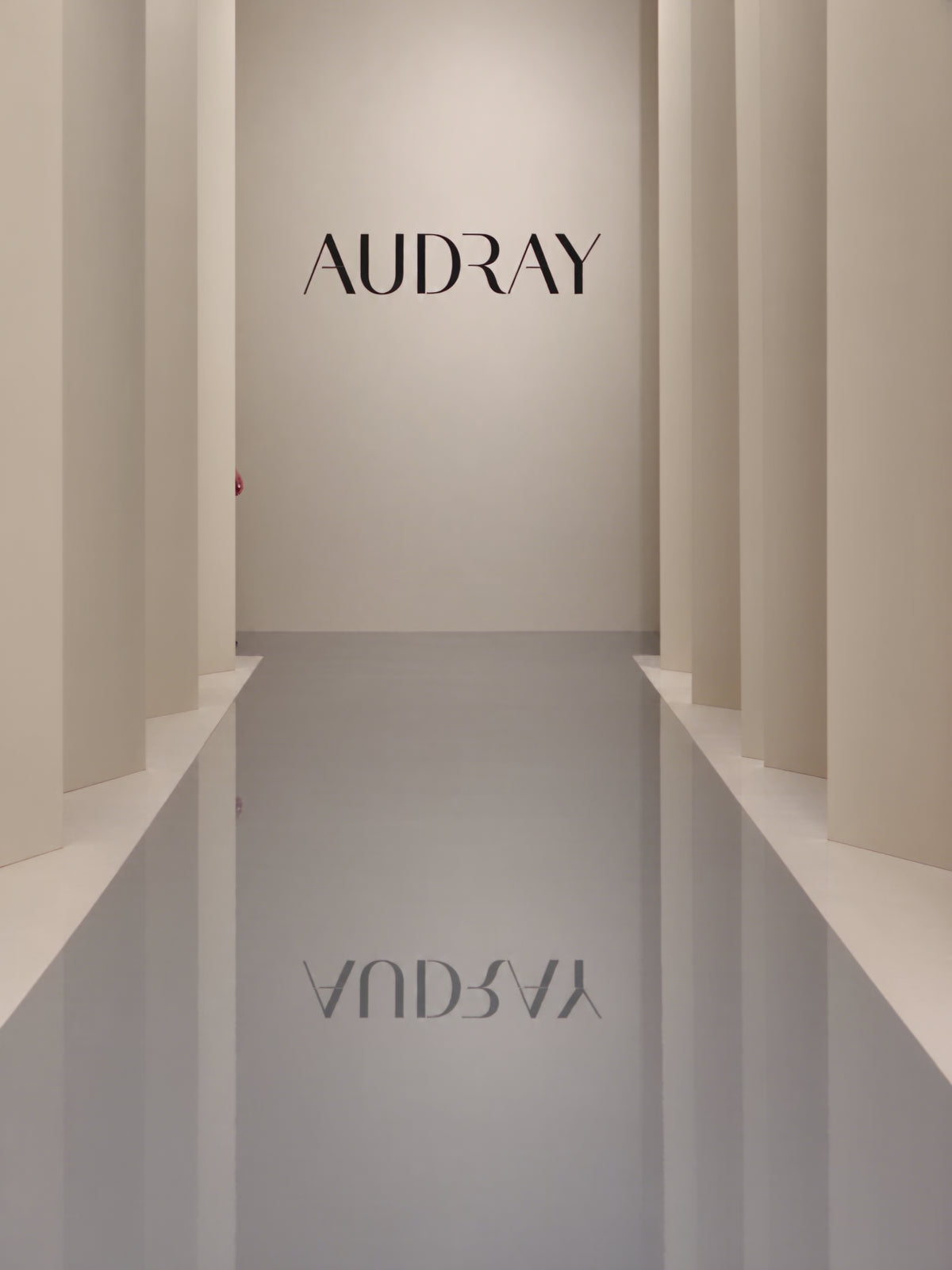 THE AUDRAY – Etuikleid in Koralle
