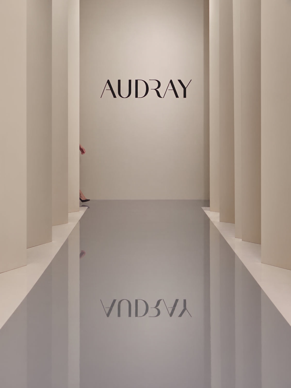 THE AUDRAY – Etuikleid in Rot