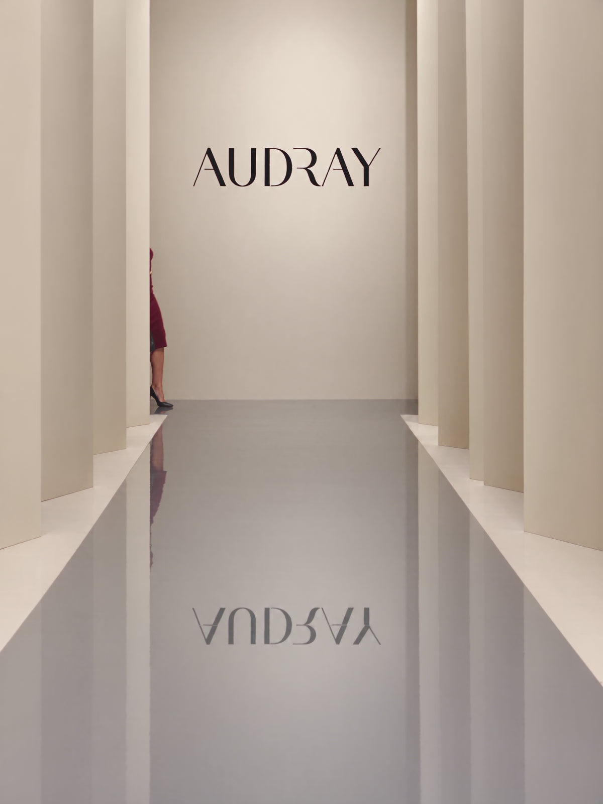THE AUDRAY – Etuikleid in Dunkelrot